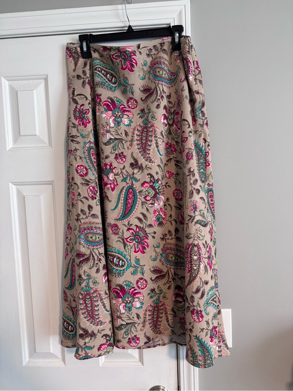 East 5th Beige A-Line Skirt with Pink & Teal Paisley